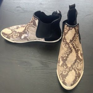 Marc Jacobs - Victoria snakeskin boots
Size 38.5